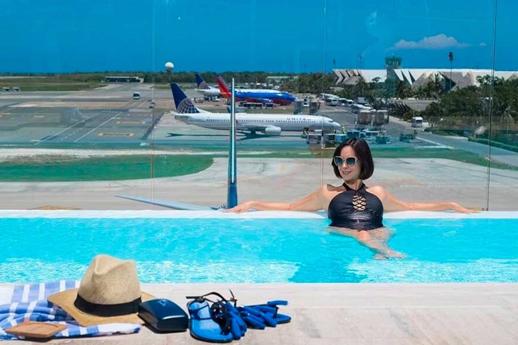 Travel enthusiasts take note, Punta Cana International Airport (PUI) has it's very own infinity pool in the VIP lounge in Terminal 2.