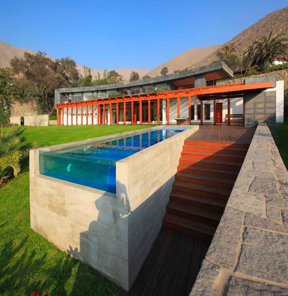 Modern residential pool - Photo Credit: Juan Solano