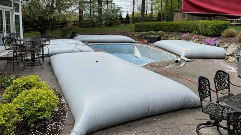 The pool bladder is a convenient way to save and store water from your swimming pool.